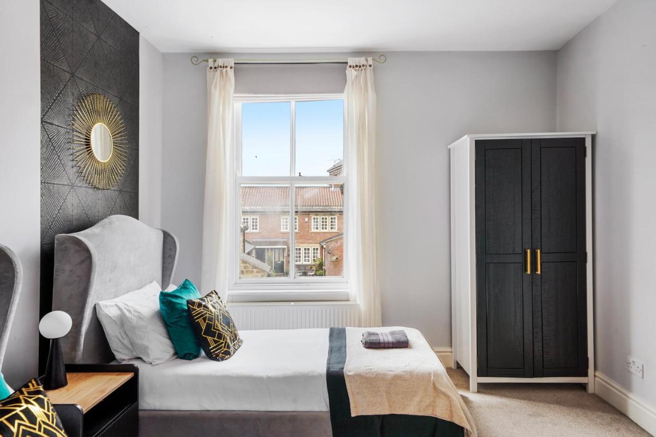 Vila Pristine Stylish Townhouse On The Stray! - Sleeps 9 Harrogate Exteriér fotografie