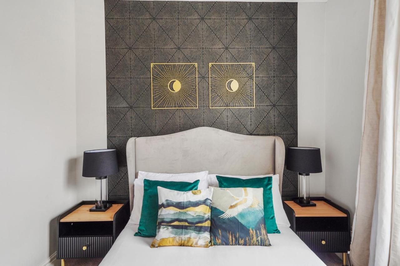 Vila Pristine Stylish Townhouse On The Stray! - Sleeps 9 Harrogate Exteriér fotografie