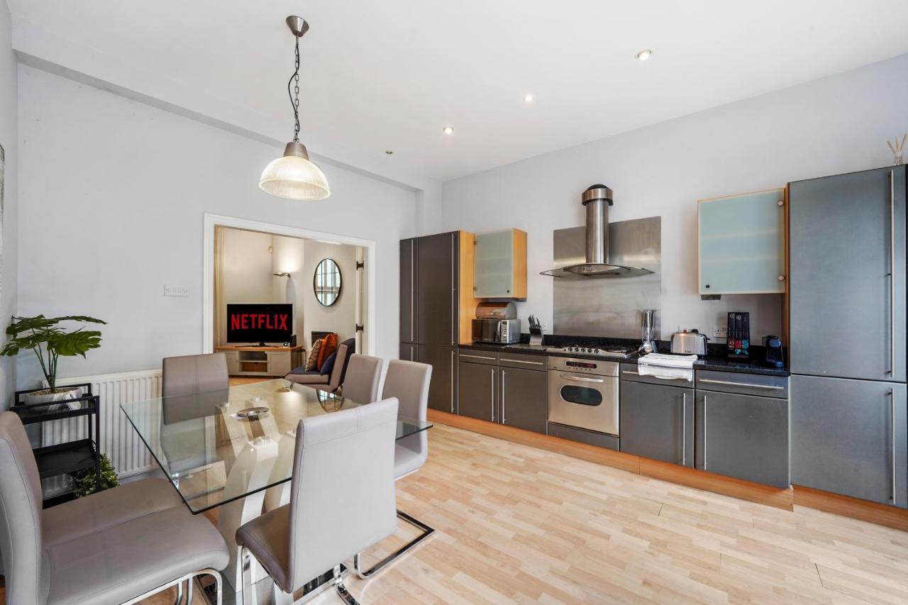 Vila Pristine Stylish Townhouse On The Stray! - Sleeps 9 Harrogate Exteriér fotografie